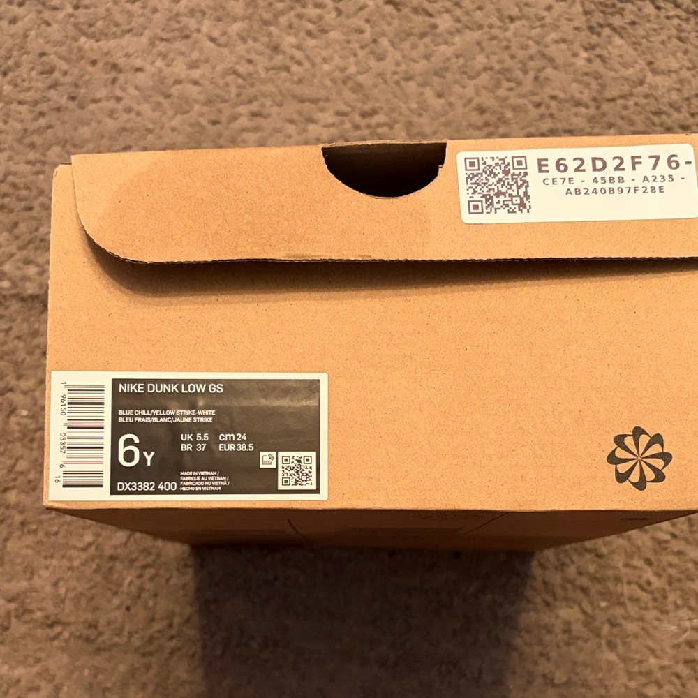 Nike Light Blue and Yellow Sneakers - Picture 2 of 4